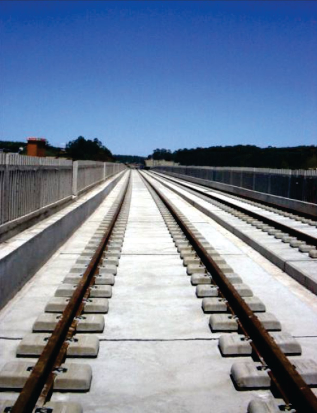 Via permanente com palmilhas estruturais